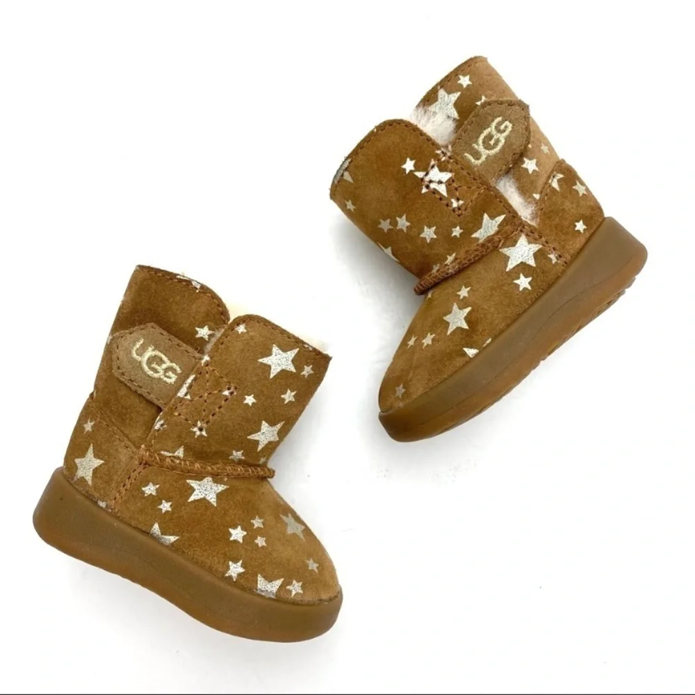 Ugg Unisex-Child Keelan Stars Fashion Fur Boot in Camel Tan